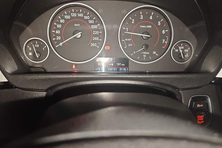 Used BMW 3 Series 2017 320i M Sport Odometer Close Up