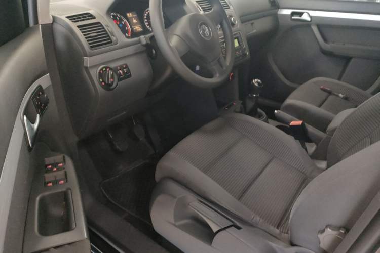 Used Volkswagen Touran 2013 1.4T Manual Fashion Edition 5 Seats Driver Seat