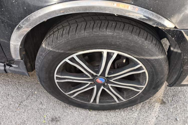 Used Geely Auto Golden Eagle 2011 Cross 1.5L Manual Standard VVT Right Front Wheel Hub