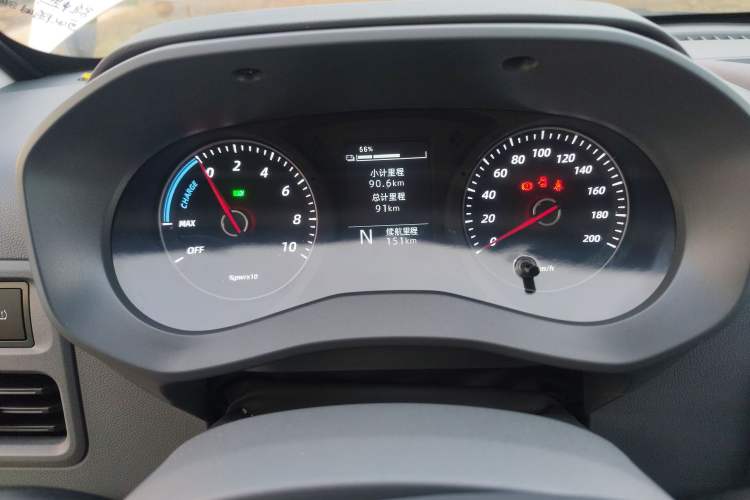 Used Wuling Yangguang 2024 300KM Comfort Version Passenger Van 75kW