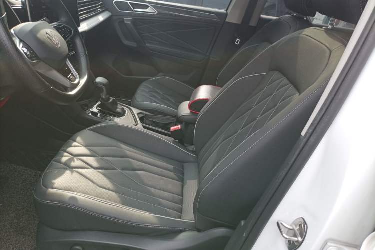 Used Volkswagen Tiguan L 2023 330TSI Automatic Two-Wheel Drive R-Line Enjoyment Edition Left Front Seat