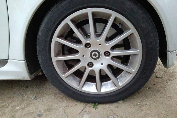 Used smart fortwo 2014 1.0 MHD Midnight Purple Limited Edition Right Front Wheel Hub