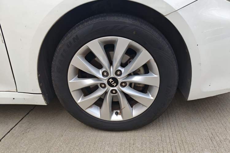 Used Kia K5 2016 1.6T Automatic LUX Right Front Wheel Hub
