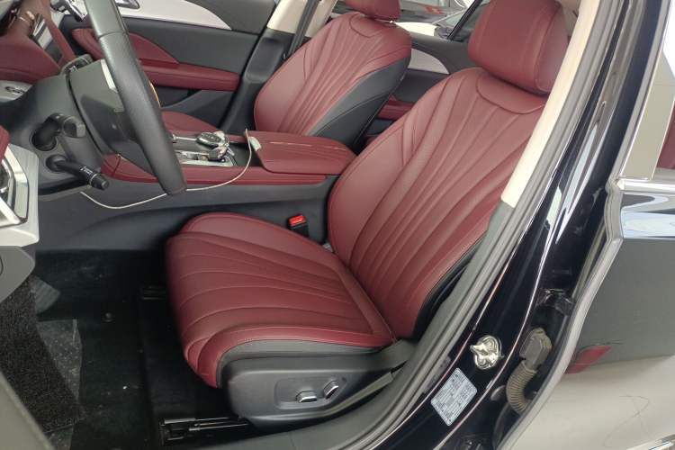 Used Hongqi H5 2025 2.0T Automatic Flag Edition – 500 000 Units Commemorative Version