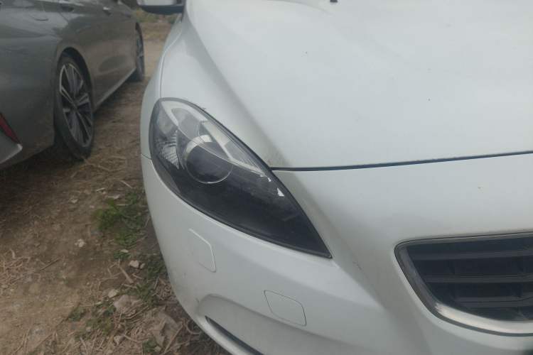 Used Volvo V40 2015 1.6T Zhiyi Edition