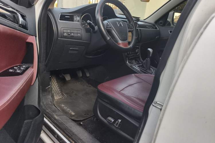 Used Zotye T600 2015 Family Edition 2.0T Manual Luxury Version Driver Seat