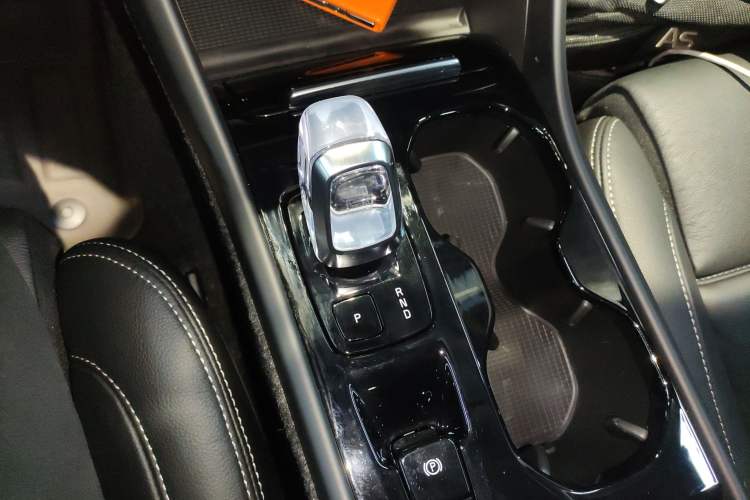 Used Volvo XC40 2025 B4 4x4 Smart Luxury Edition
