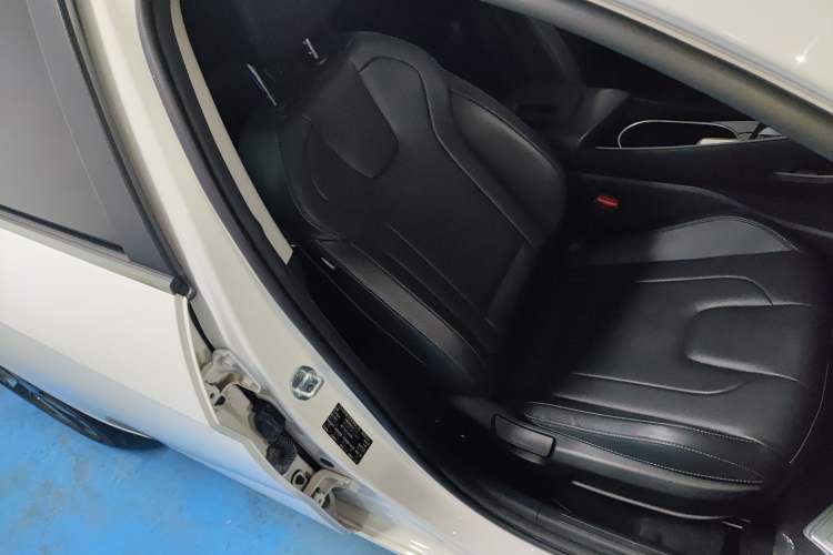 Used Hyundai Elantra 2022 1.5L CVT GLX Elite Edition Right Front Seat