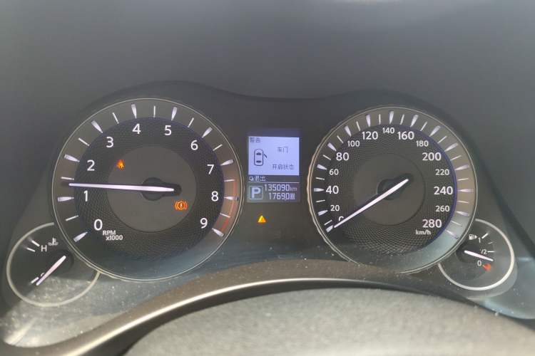 Used Infiniti Q70 2017 Q70L 2.5L Elite Edition Odometer Close Up