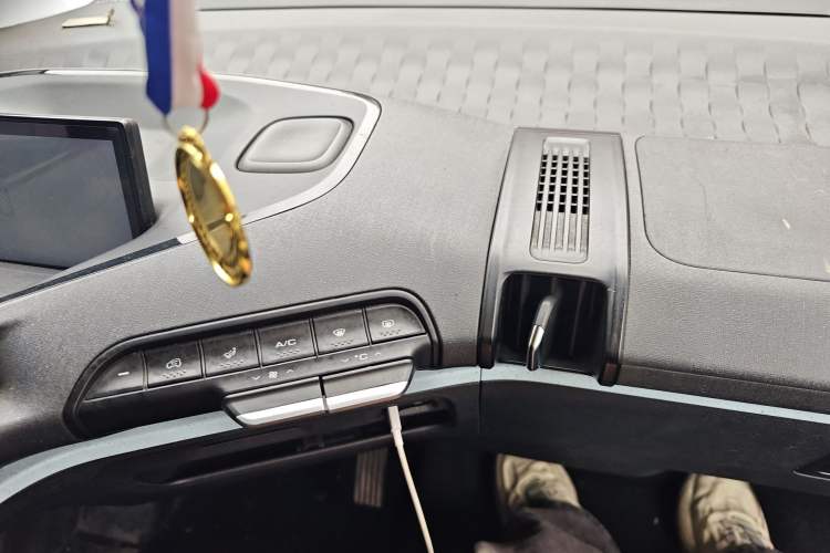 Used Baojun E300 2020 Starry Intelligence Edition Audio And AC Panel