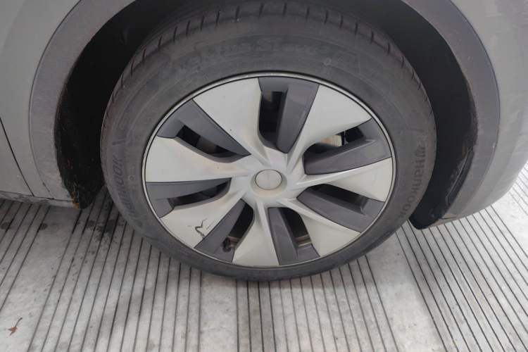 Used Tesla Model Y 2022 Revised Version Rear-Wheel Drive Right Front Wheel Hub