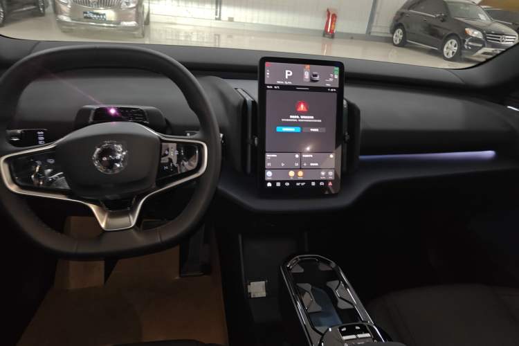 Used Volvo EX30 2025 Rear-Drive Long-Range Plus Model