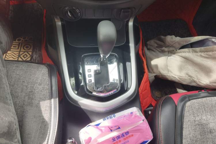 Used Nissan Navara 2017 2.5L Automatic 4x4 Luxury Edition QR25 Gear Lever