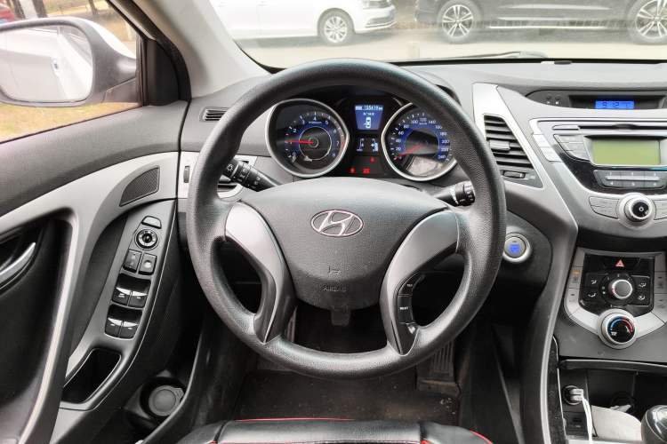 Used Hyundai Elantra (5th Generation / Langdong) 2015 1.6L Manual Leading Model Steering Wheel
