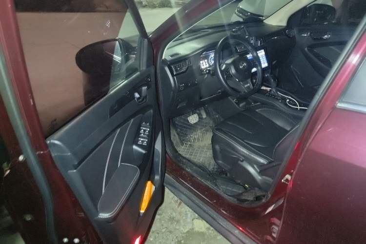 Used Dongfeng Fengon 580 2016 1.5T CVT Luxury Model Driver Seat