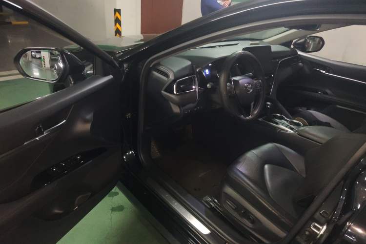 Used Toyota Camry 2021 2.0G Luxury Edition
