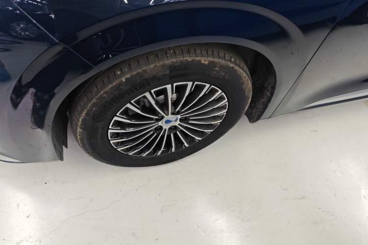 Used Denza D9 2022 EV 600 Four-Wheel Drive Flagship Model
