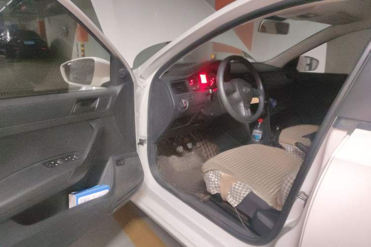 Used Volkswagen Santana 2015 1.6L Manual Fashion Edition
