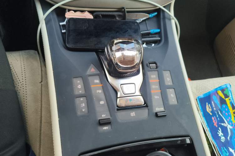 Used Denza D9 2025 DM-i Smart Drive 1020 Four-Wheel Drive Deluxe Model
