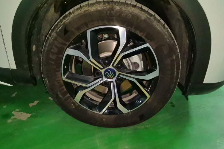 Used BYD Yuan PLUS 2024 Honor Edition 430KM Beyond Model Right Front Wheel Hub