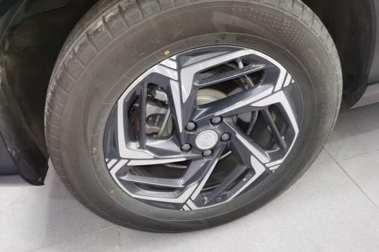 Used Hongqi HS3 2024 1.5T Shanwei Edition Right Rear Wheel Hub