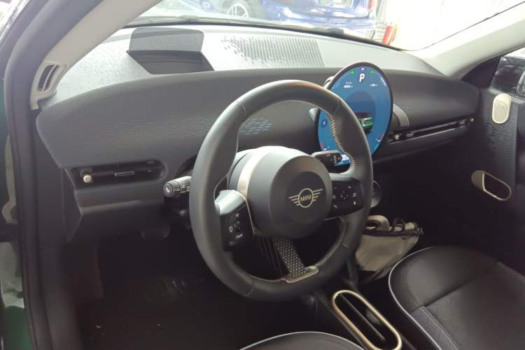 Used MINI Electric COOPER 2024 452km COOPER SE Artist
