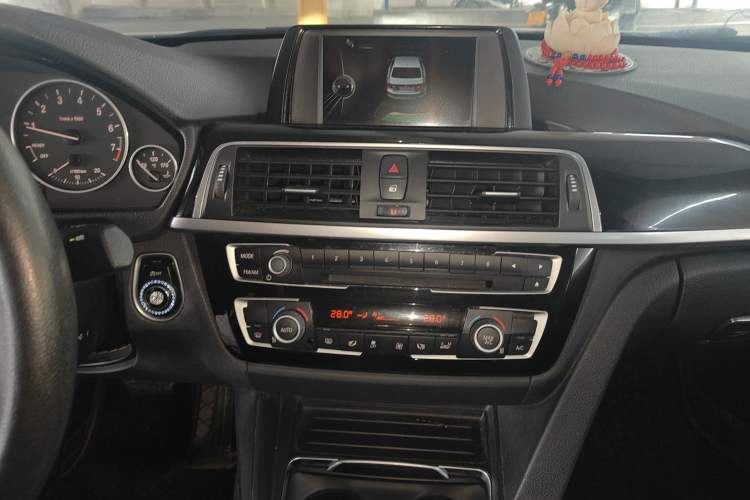 Used BMW 3 Series 2017 318Li Fashion Model
