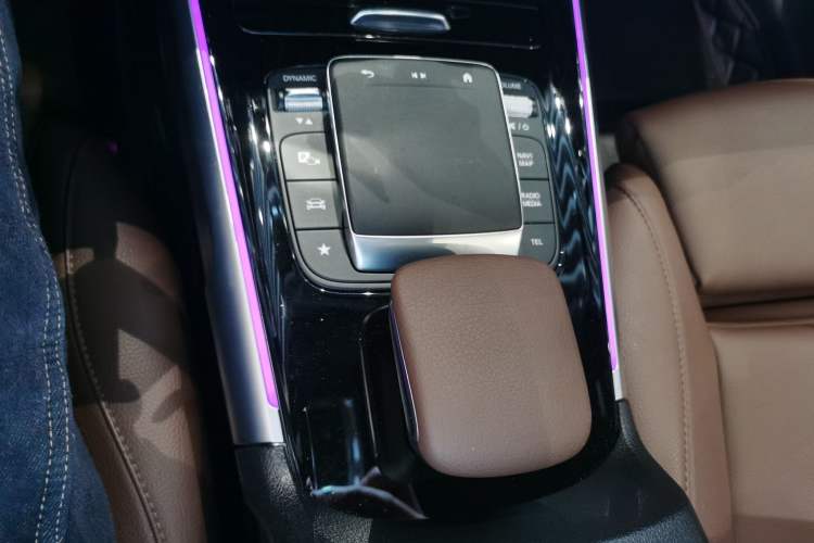 Used Mercedes-Benz GLB 2024 Refresh GLB 220 Dynamic Edition Gear Lever