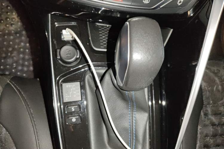 Used Peugeot 308 2016 1.6L Automatic Luxury Edition Gear Lever