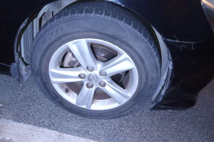 Used Toyota Reiz 2010 2.5V Fengdu Elite Edition Right Front Wheel Hub