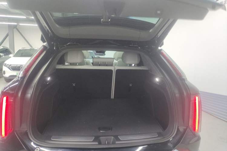 Used Cadillac OPTIQ 2024 Standard Range Version Trunk