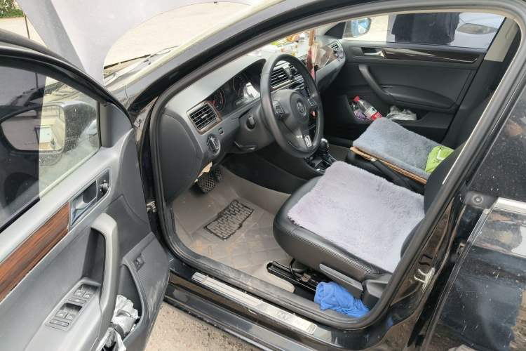 Used Volkswagen Santana 2013 1.6L Automatic Luxury Edition