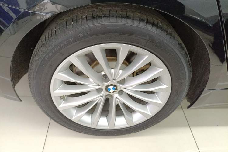 Used BMW 5 Series 2020 530Li Leading Edition Luxury Package Right Rear Wheel Hub