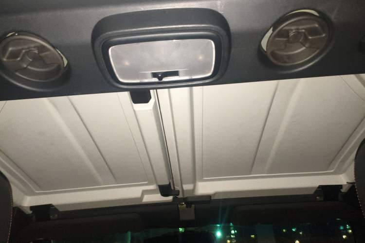 Used BAIC Off-Road BJ40 2016 40L 2.3T Automatic Two-Wheel Drive Prestige Edition Headliner