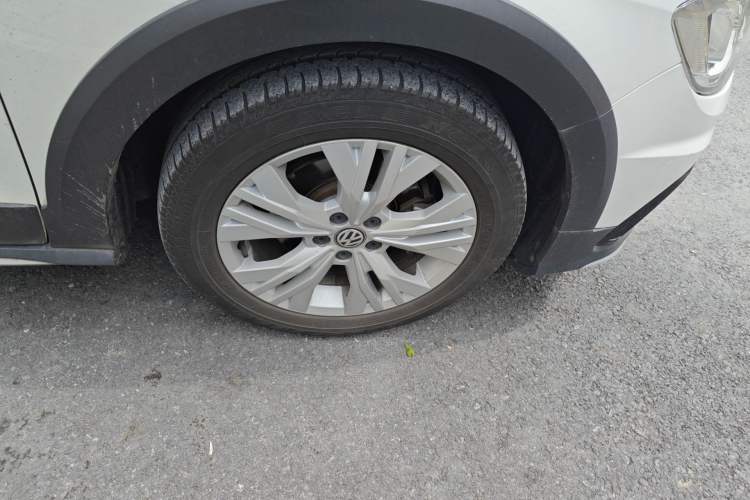 Used Volkswagen C-TREK 2018 1.5L Automatic Comfort Model Right Front Wheel Hub