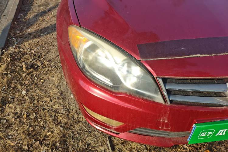 Used Soueast V5 Lingzhi 2012 1.5L Manual Comfort Edition Right Front Headlight