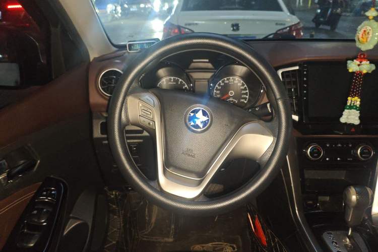 Used Venucia T70X 2016 2.0L CVT SmartFun Sport Edition