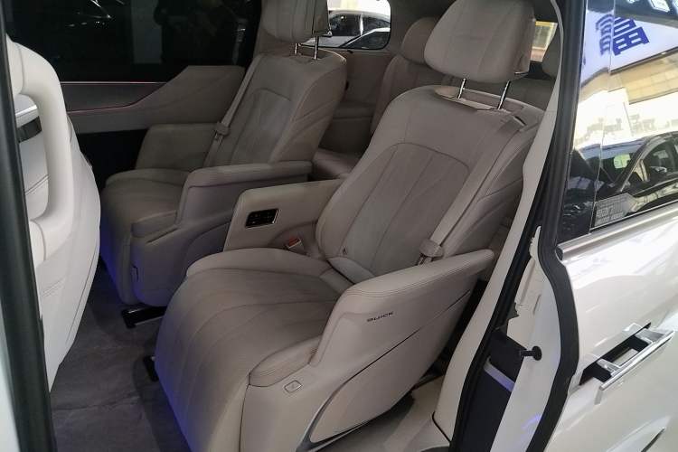 Used Buick GL8 New Energy 2024 Lu Zun Luxury Edition 7-Seater Left Rear Seat