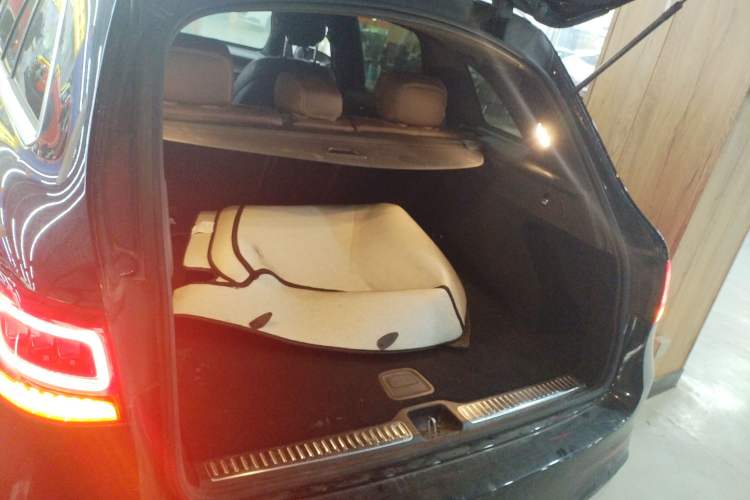 Used Mercedes-Benz GLC 2022 Refreshed GLC 300 L 4MATIC Dynamic Edition Prestige Version Trunk