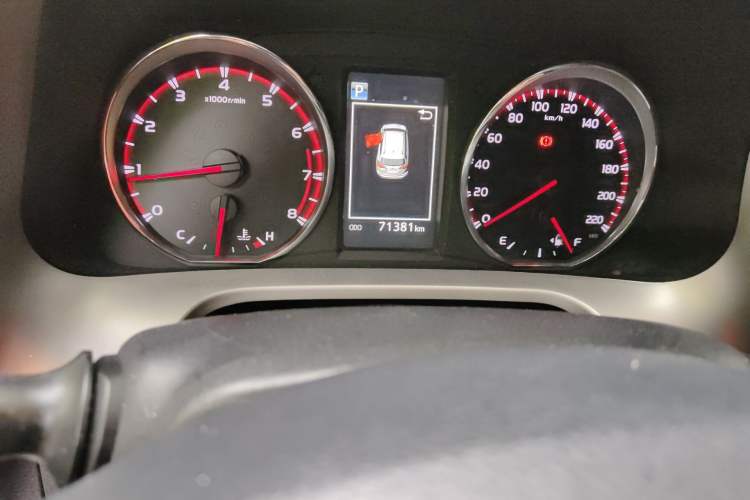 Used Toyota RAV4 2016 2.5L Automatic 4x4 Elite Edition Odometer Close Up