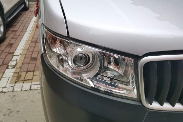 Used Jinbei Hiace X30 2023 1.5L Wealthy-Style Passenger Van 5/6/7-Seater Non-Air-Conditioned Version SWC15M
