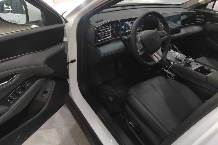 Used BYD Qin L 2024 DM-i 120KM Leading Model
