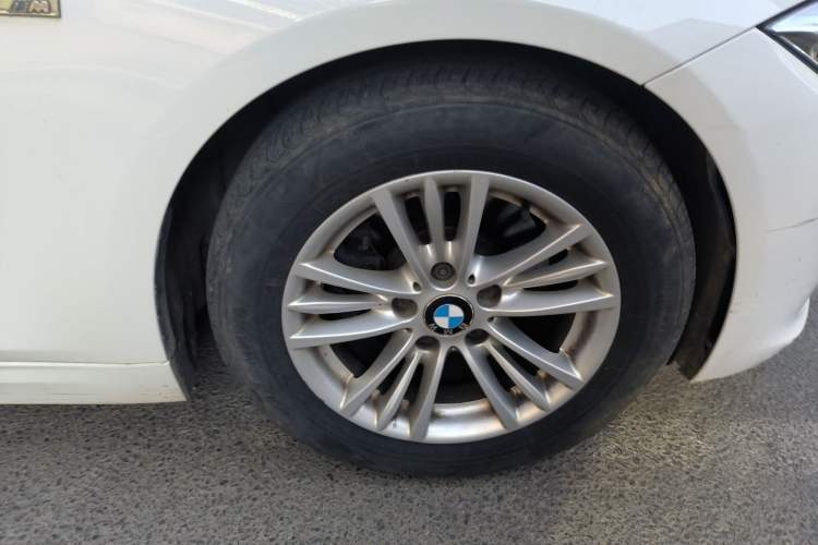 Used BMW 3 Series 2015 320Li Fashion Model Right Front Wheel Hub