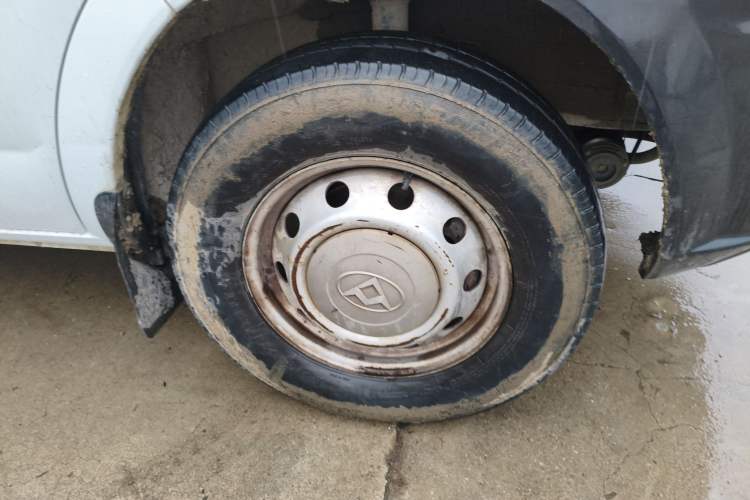 Used SAIC MAXUS Xintu V80 2019 2.5T Classic Model 6-Speed Manual Aotong Long Wheelbase Mid-Height 7-Seater