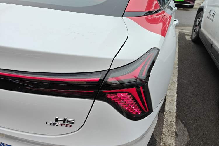 Used Hongqi H6 2025 2.0T ZhiShang Version
