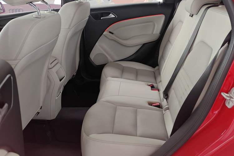 Used Mercedes-Benz B-Class 2015 B 200 Sport Edition Left Rear Seat