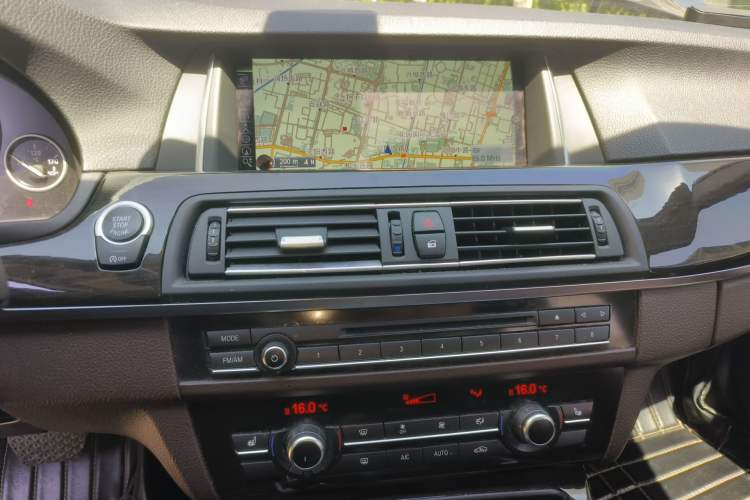 Used BMW 5 Series 2017 525Li Luxury Design Package Audio And AC Panel