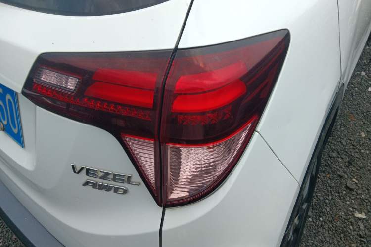 Used Honda Vezel 2015 1.8L CVT Four-Wheel Drive Flagship Model Exterior 3