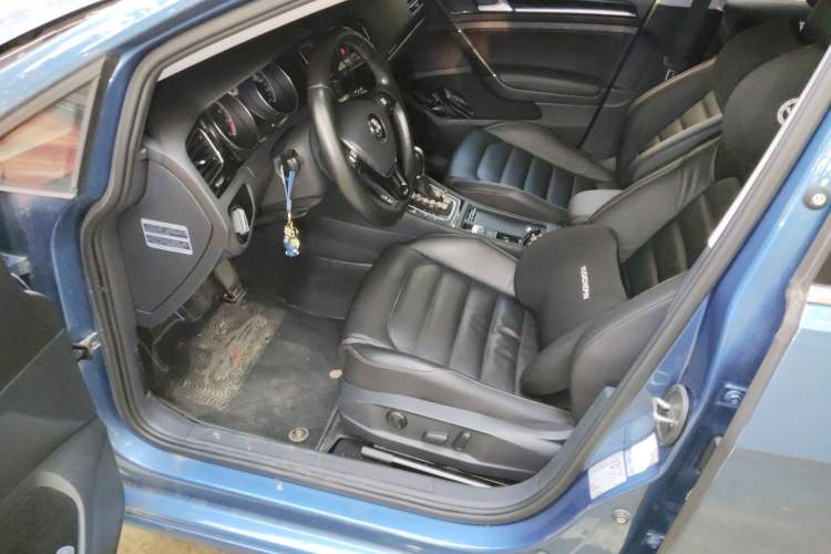 Used Volkswagen Golf 2014 1.4TSI Luxury Travel Edition Left Front Seat