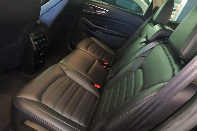 Used Ford Edge 2018 EcoBoost 245 Two-Wheel-Drive Titanium 7-Seater China V Standard